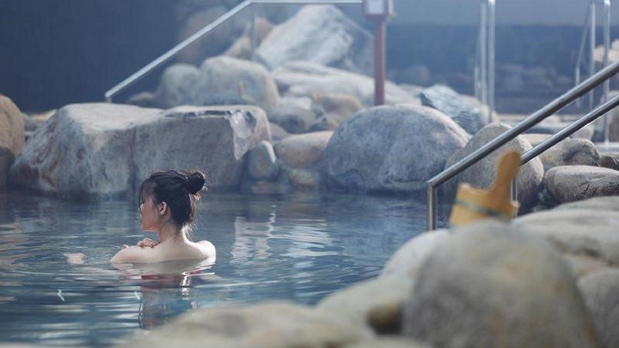 Bể khoáng đá cuội ngoài trời